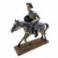 Figurine Don Quichotte sur cheval au galop sur socle, Camaïeu de gris et bleu, longueur 26 cm