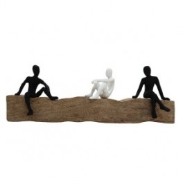 Statue 3 Personnages noirs et blancs sur un socle stylisé en bois veiné, longueur 46 cm